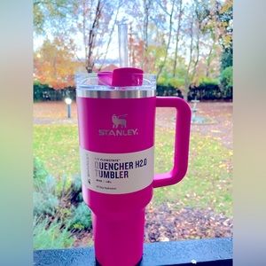💕NEW Camelia hot pink 40oz Stanley Quencher 2.0
